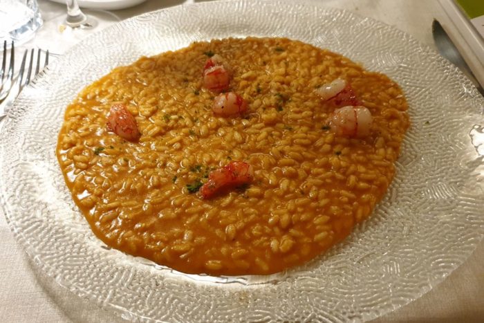 Risotto con bisque di crostacei e gambero rosso di Mazara scottato - Hostaria Cosmopolitan - Brescia