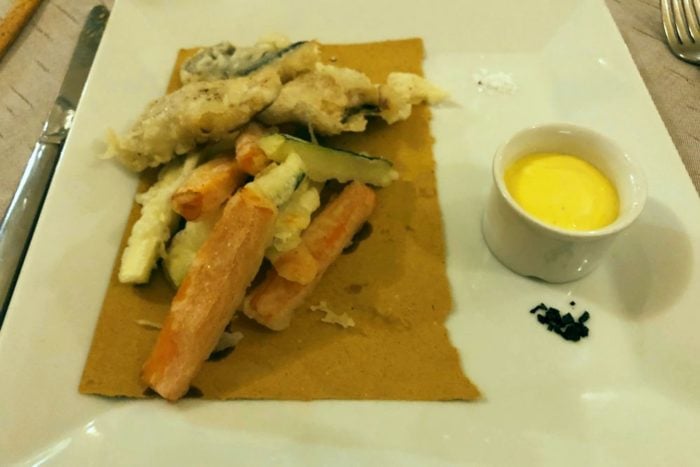 Salmerino del lago in tempura con maionese fatta in casa e le verdurine pastellate - Ristorante Palafreno - Bornato