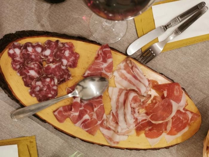 Antica Osteria da Ciccio - Nuvolera: tagliere salame e pancetta prosciutto crudodi zibello