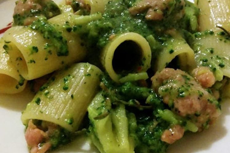 Rigatoni con broccoli e salame