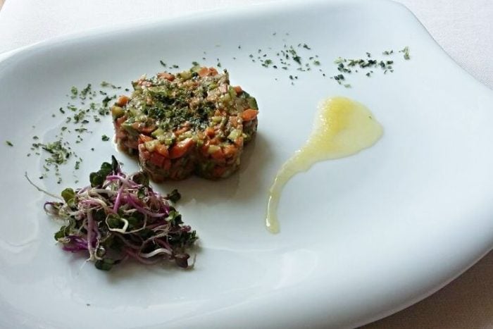 Tartare di verdure, avocado, alghe di mare, con salsa allo zenzero. | Trattoria Glisenti - Marone