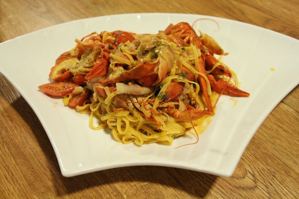 Linguine alla carbonara con gamberi di fiume | Cascina dei Gelsi