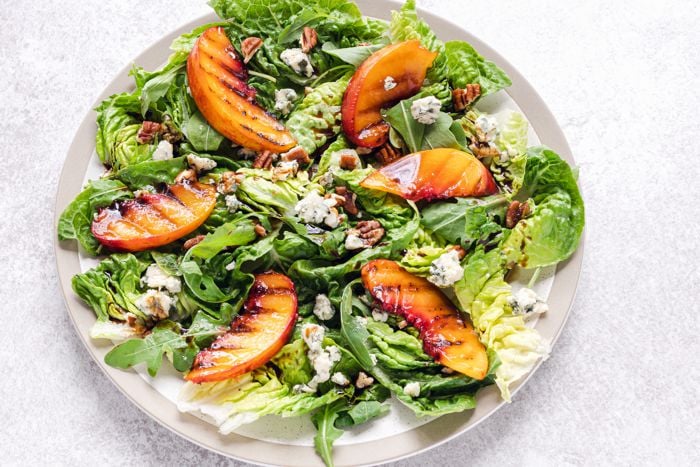 Insalata di pesche grigliate