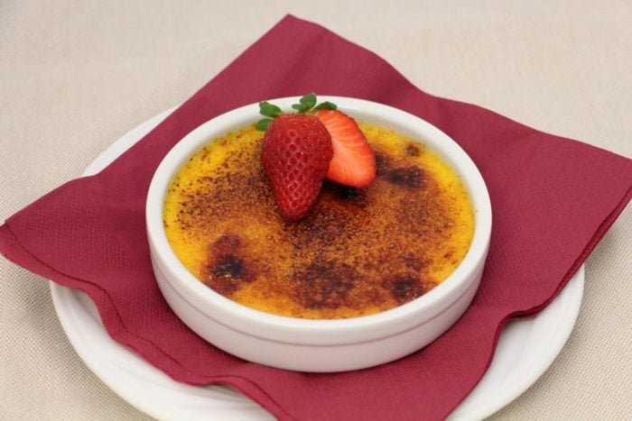 Crème brulée con cioccolato bianco e lamponi - Ristorante Nuovo Nando - Brescia