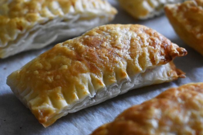 Saccottini di pasta Sfoglia al Pestom