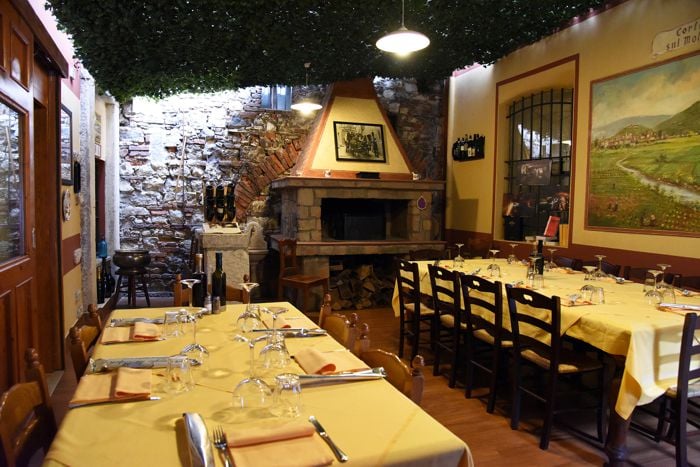 Antica Osteria La Grotta - Sala con camino