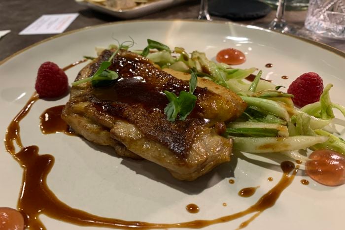 Ristorante Medea - Brescia - Pollo croccante, la sua salsa alle acciughe, insalata di puntarelle alla menta e cumino