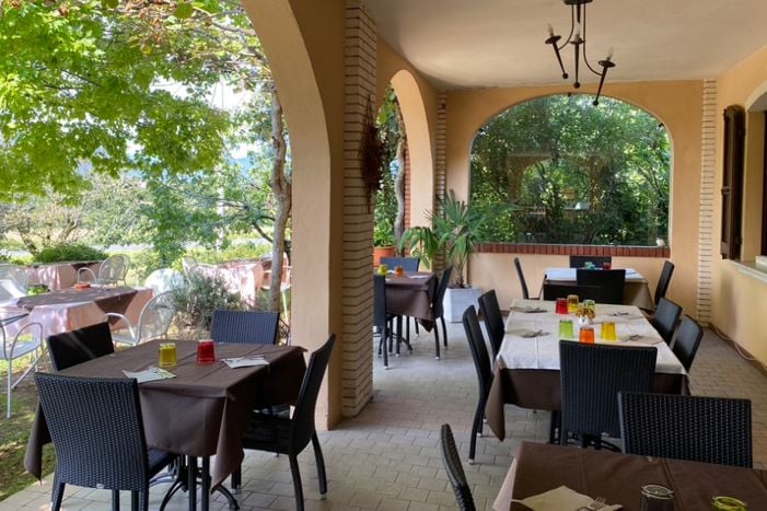 Trattoria La Pepola - Cavalgese della Riviera - Porticato