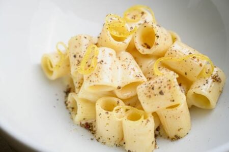 Mezze maniche, formaggio Bré, pepe e limone - Il Pescatore - Gardone Riviera