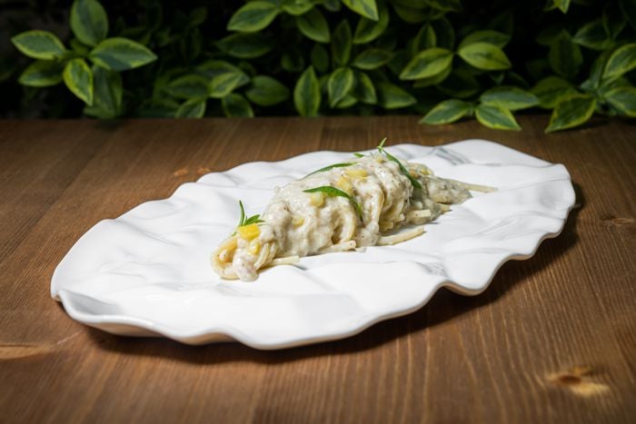 Spagettone cacio e pepe con coregone e limone fermentato - Duo San Felice del Benaco