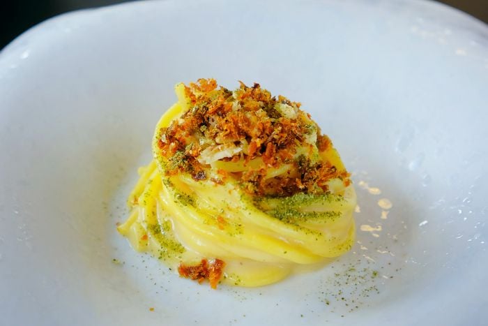 Spaghettone mantecato al burro, sarde di Montisola e Kaffir lime - Ristorante Cadebasi - Erbusco