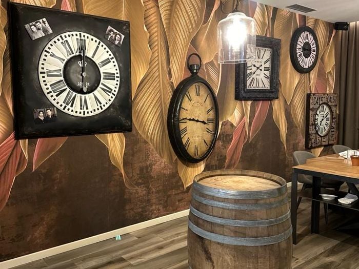 Il Tempo Sospeso - Ceto - Particolare orologi