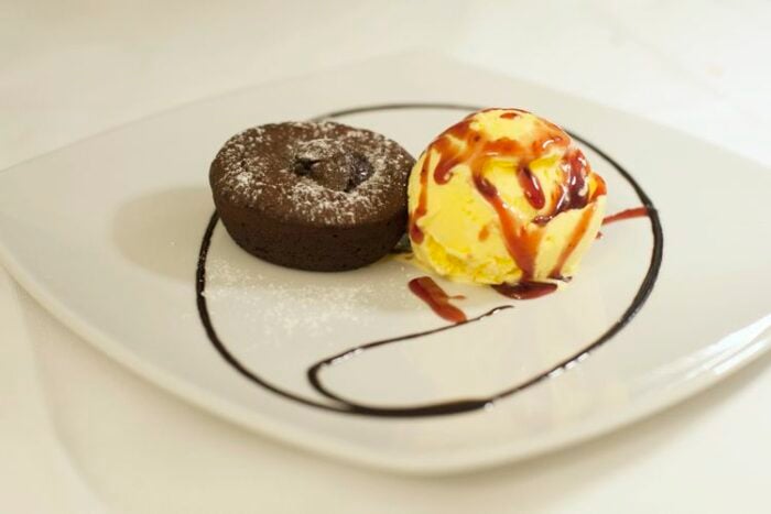 Due Carati Food & Wine - Brescia - Tortino di cioccolato con gelato alla crema