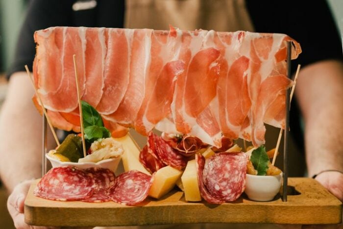 Gastronomia Brett - Salò - Tagliere di salumi e formaggi e giardiniera